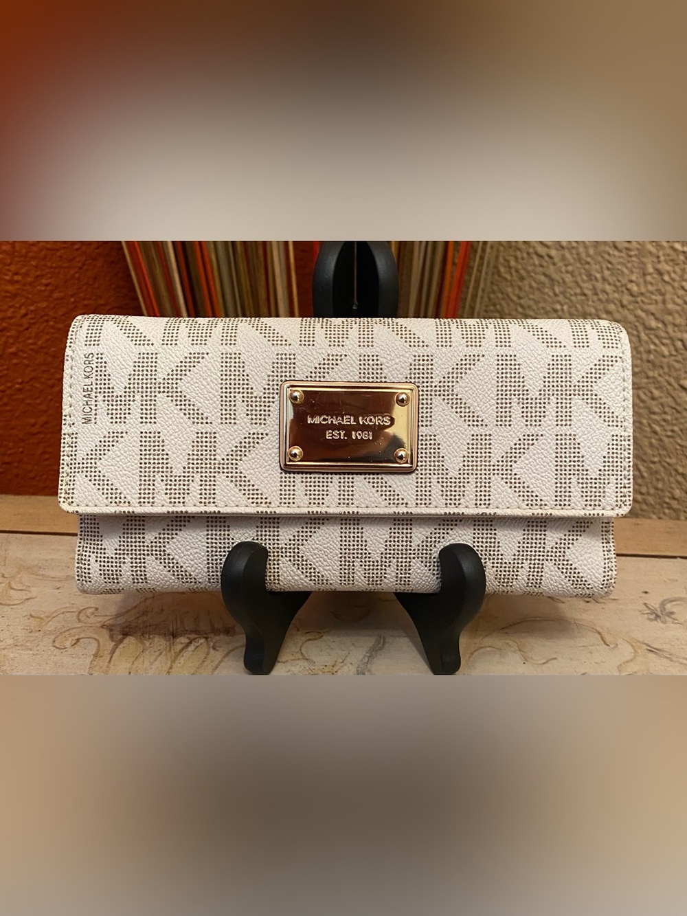 Michael Kors -EUC - Jet Set Signature Checkbook Wallet - EXCELLENT CONDITION!! - Picture 1 of 10
